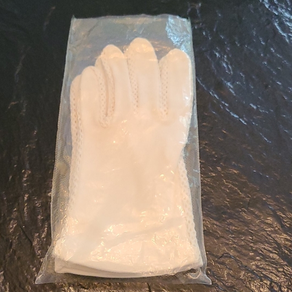 Short White Gloves with Mesh Sides Vintage - Picture 2 of 8